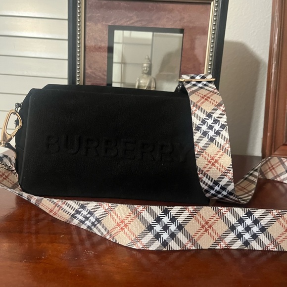 Burberry bag - Picture 1 of 5